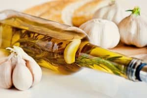 Read more about the article 5 Best Garlic-Infused Extra Virgin Olive Oils